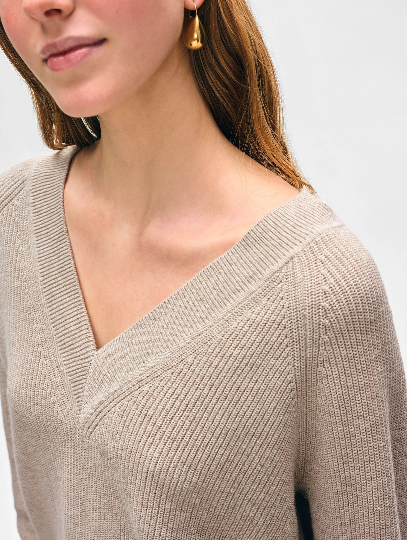 White + Warren Fine Cotton Blend Ribbed V Neck Flax